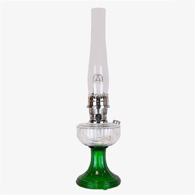 Bring vintage-style beauty to your home with the Aladdin Lincoln Drape Lamp. This gorgeous oil lamp features a sweeping, dramatic font design that has been a staple since its induction in 1939.