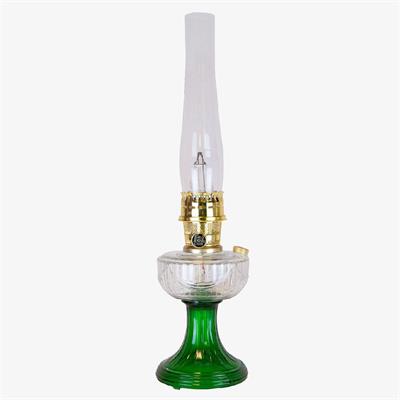 Bring vintage-style beauty to your home with the Aladdin Lincoln Drape Lamp. This gorgeous oil lamp features a sweeping, dramatic font design that has been a staple since its induction in 1939.