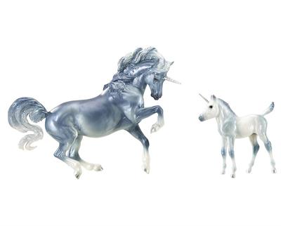 Breyer Horses Traditional Size Cascade & Caspian Gift Set #1818 Blue Unicor Breyer Horses Traditional Size Cascade & Caspian Gift Set #1818 Blue Unicorn Mare and Pearl White Unicorn Colt This sea-inspired mare and foal set will sweep you off your feet. Mare Cascade has a metallic pearly blue coat, like the sea at night. Young co