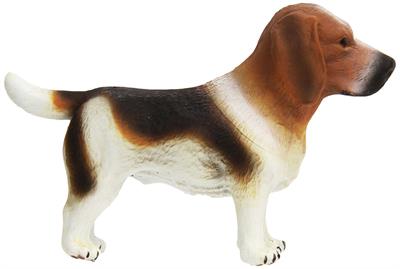 The 2.8''L x 1.6''H Beagle is just one of the many beautifully sculpted pieces in CollectA's Cats and Dogs Collection. 